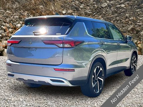 Used 2022 Mitsubishi Outlander SE AWD/4WD image 2