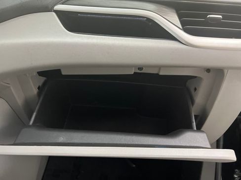 Used 2024 GMC Terrain SLT image 28