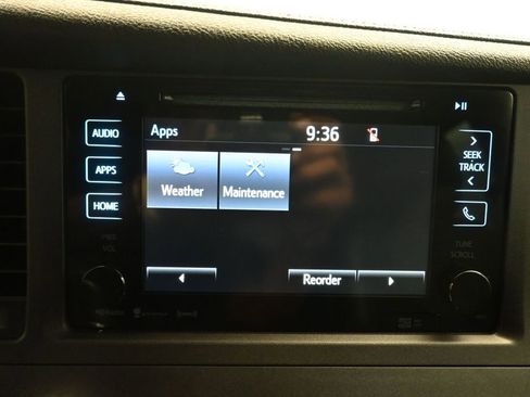 Used 2016 Toyota Sienna SE Premium w/ Protection Package FWD image 18