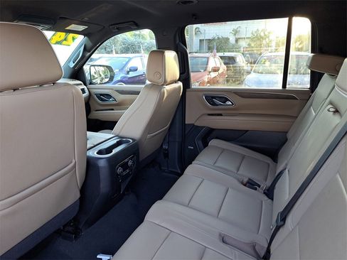 Used 2024 Chevrolet Suburban Premier image 8