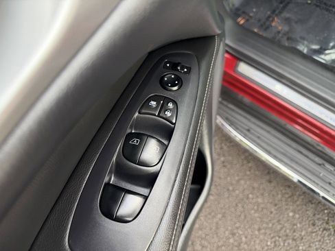 Used 2019 Nissan Pathfinder Platinum image 14