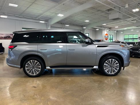 Used 2025 INFINITI QX80 Sensory AWD/4WD image 7