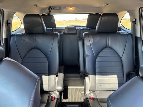 Used 2023 Toyota Highlander XLE image 18