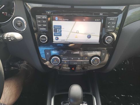 Used 2016 Nissan Rogue SL AWD/4WD image 12
