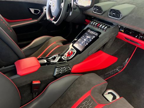 Used 2024 Lamborghini Huracan Tecnica RWD image 6