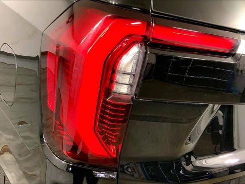 Used 2025 GMC Yukon XL Denali image 28