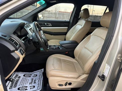 Used 2017 Ford Explorer XLT w/ Equipment Group 202A image 7