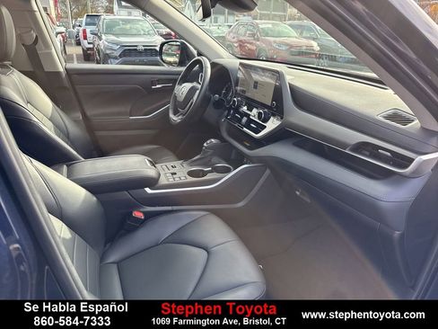 Certified 2023 Toyota Highlander XLE image 28