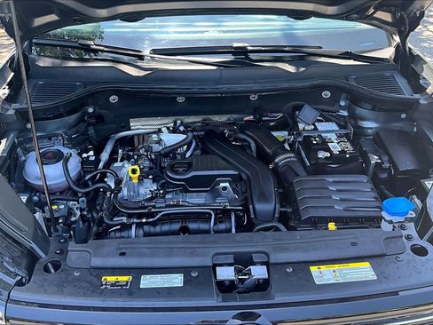 Used 2025 Volkswagen Taos SE w/ Black Wheel Package image 30