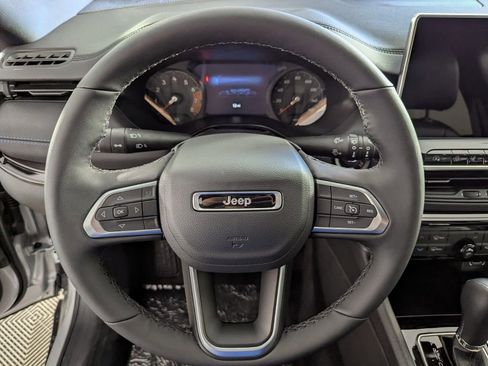 New 2026 Jeep Compass Latitude image 18