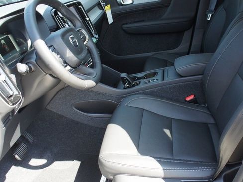 New 2025 Volvo XC40 B5 Core w/ Protection Package Premier image 19