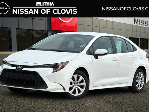 Used 2022 Toyota Corolla LE image 1