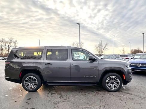 Used 2024 Jeep Wagoneer L Base w/ Premium Group I image 10