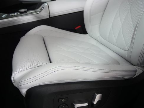 New 2026 BMW X5 sDrive40i RWD image 9