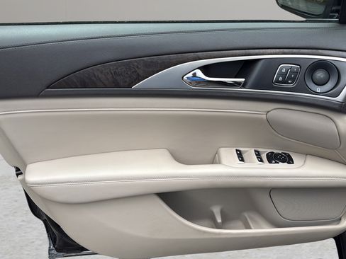 Used 2018 Lincoln MKZ Reserve w/ Climate Package FWD image 9