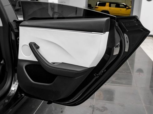 Used 2025 Tesla Model 3 Long Range image 38