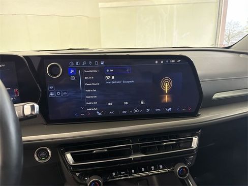 Certified 2025 Chevrolet Traverse LT image 28