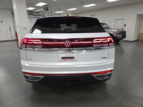 Used 2025 Volkswagen Atlas Cross Sport SEL AWD/4WD image 4