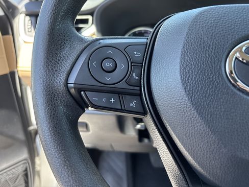 Used 2022 Toyota RAV4 LE AWD/4WD image 18