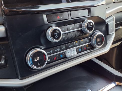 Used 2022 Ford Expedition XLT image 19