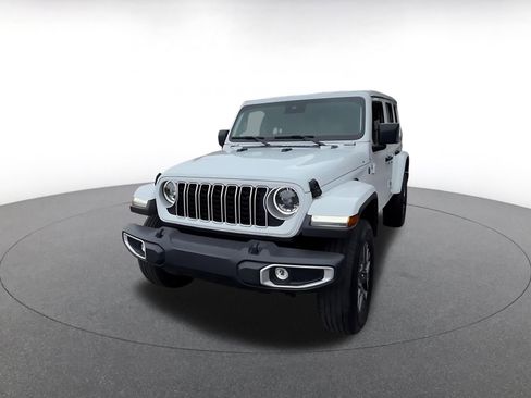 Used 2025 Jeep Wrangler Unlimited Sahara AWD/4WD image 6