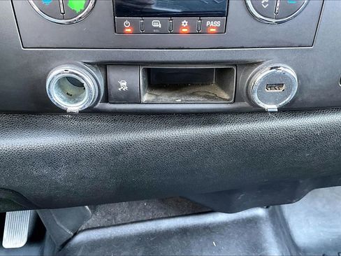 Used 2010 Chevrolet Silverado 2500 LT w/ Interior Plus Package AWD/4WD image 14