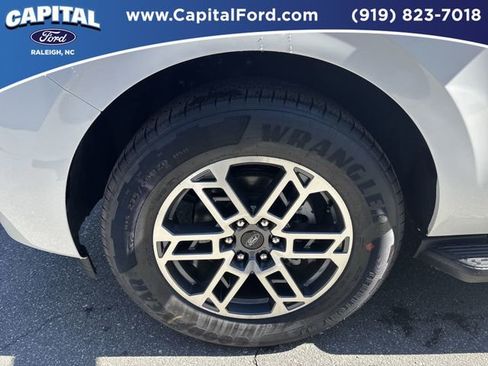 New 2026 Ford Expedition Active image 19