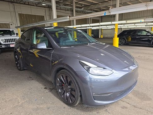Used 2023 Tesla Model Y Long Range AWD/4WD image 3