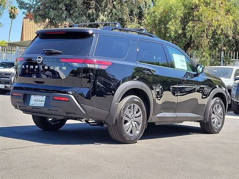 New 2025 Nissan Pathfinder SV image 2