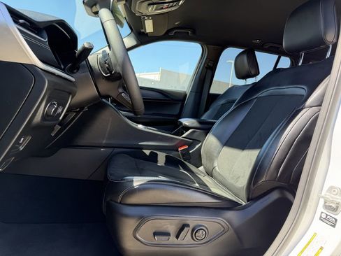 Used 2025 Jeep Grand Cherokee Altitude image 27