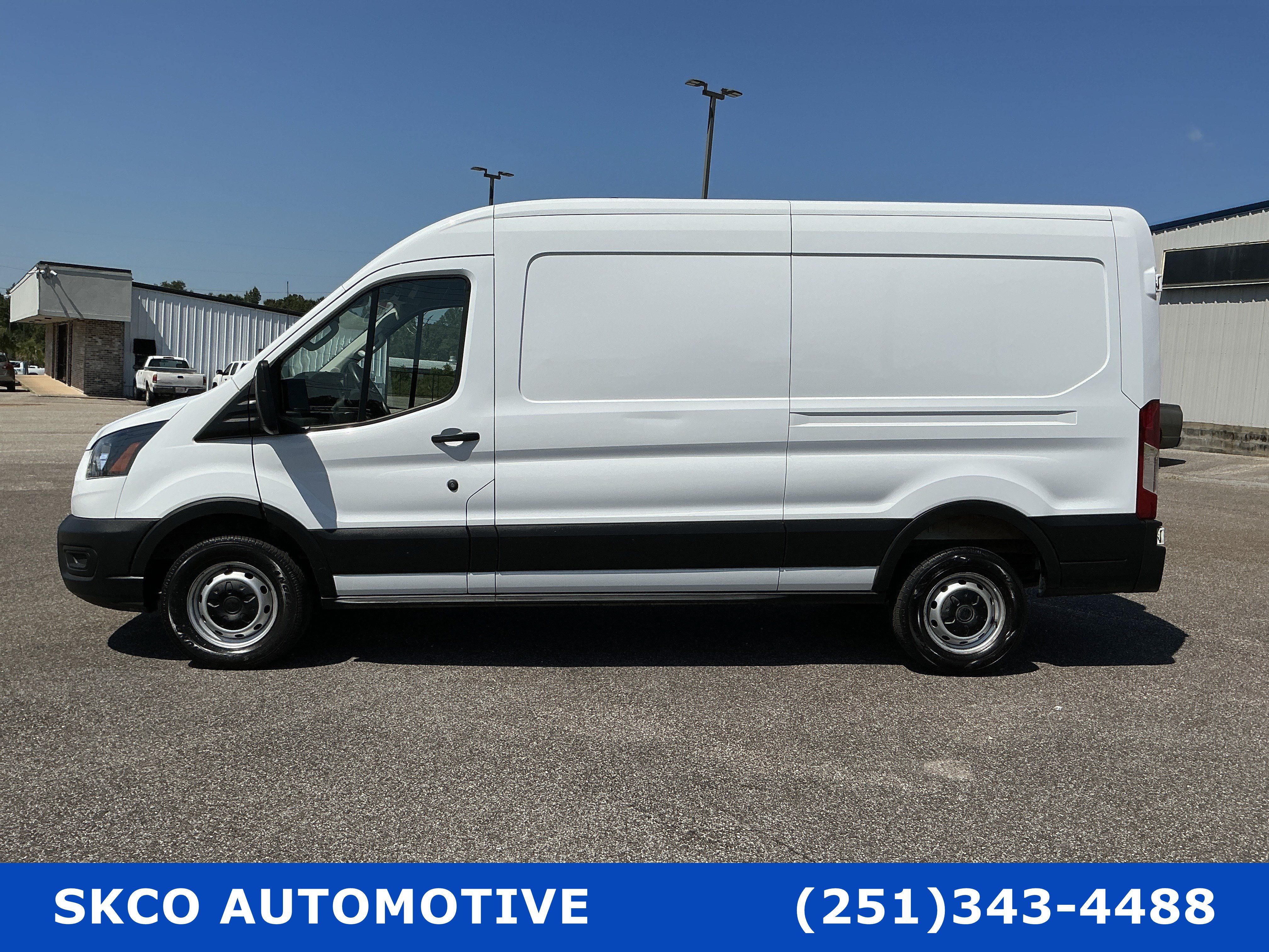 Used 2025 Ford Transit 250 148 Medium Roof RWD image 2