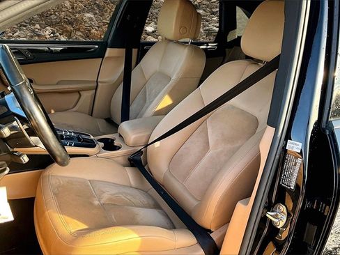 Used 2018 Porsche Macan image 22