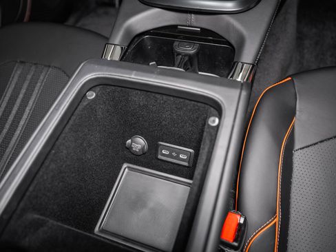 Used 2025 Aston Martin DBX 707 image 51