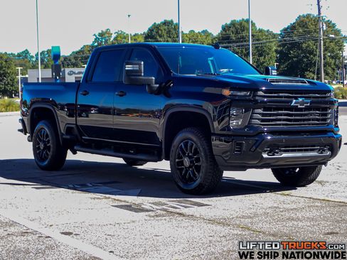 Used 2025 Chevrolet Silverado 2500 Custom w/ Custom Value Package image 1