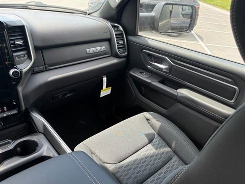 New 2026 RAM 1500 4x4 Crew Cab image 32