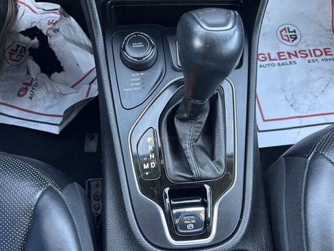 Used 2019 Jeep Cherokee Limited image 25