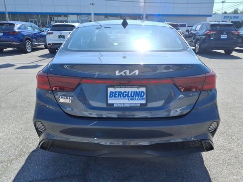 Used 2023 Kia Forte LXS FWD image 5