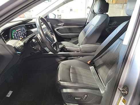 Used 2021 Audi e-tron Premium Plus w/ Premium Plus Package image 2