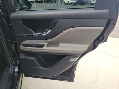 Certified 2024 Lincoln Corsair AWD w/ Equipment Group 101A image 27