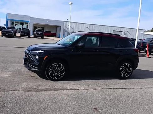 Used 2024 Chevrolet TrailBlazer RS w/ Driver Confidence Package image 4