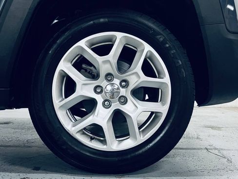 Used 2020 Jeep Renegade Sport w/ UConnect 7.0 Group FWD image 14