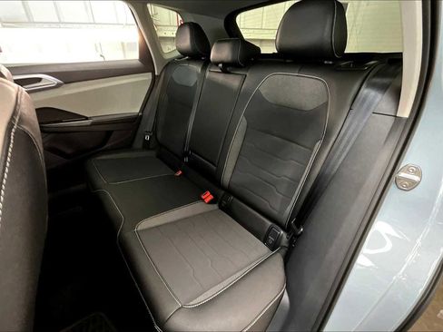 New 2025 Volkswagen Taos SE image 12