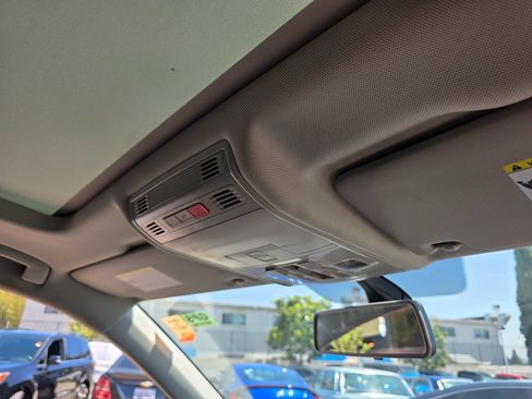 Used 2020 Volkswagen Tiguan SE w/ Panoramic Sunroof Package FWD image 18