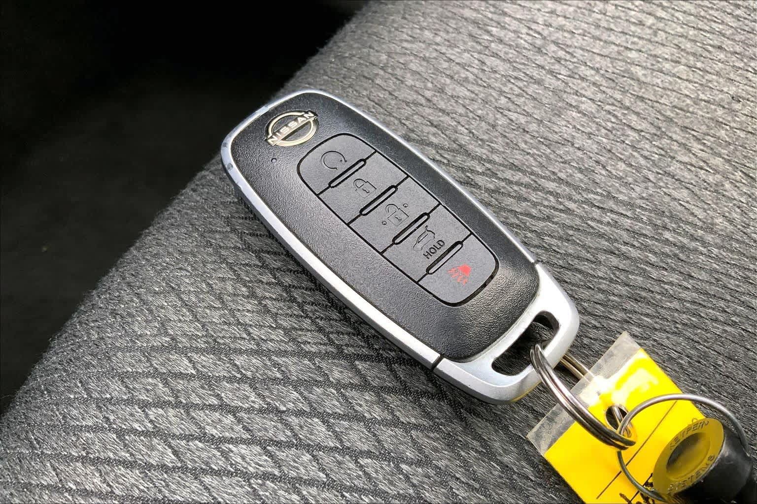 Used 2025 Nissan Rogue SV AWD/4WD image 14