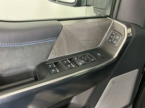 Certified 2025 Ford F450 Platinum w/ FX4 Off-Road Package image 17