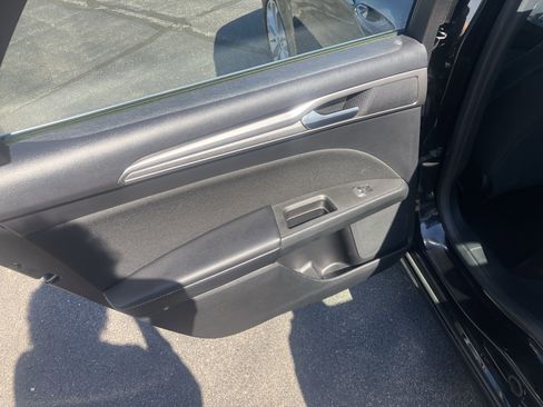 Used 2019 Ford Fusion SE FWD image 13