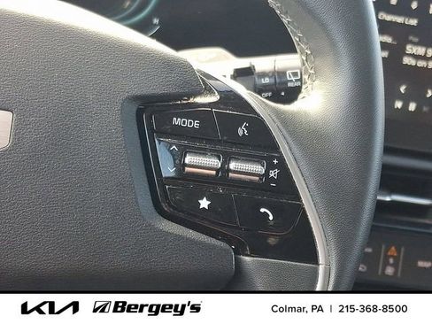 Used 2024 Kia Niro EX image 25