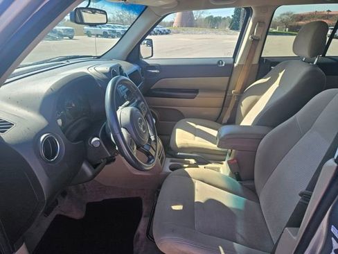 Used 2016 Jeep Patriot Latitude image 9