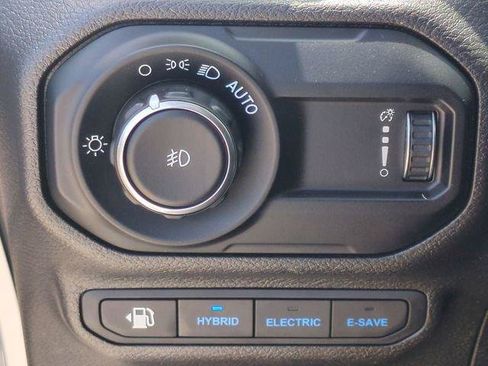 Used 2023 Jeep Wrangler Unlimited Sahara AWD/4WD image 18
