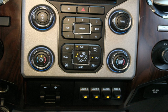 Used 2016 Ford F250 Lariat w/ Lariat Ultimate Package AWD/4WD image 25
